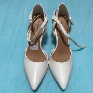 White women’s heels size 7 1/2